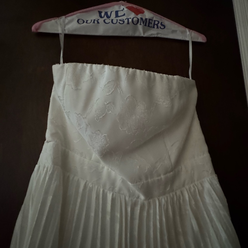Elegant Strapless White Dress - Picture 2 of 7